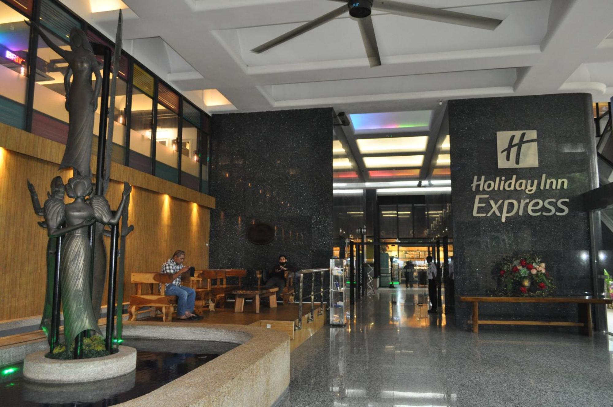 Holiday Inn Express Kuala Lumpur City Centre, An Ihg Hotel Exterior photo